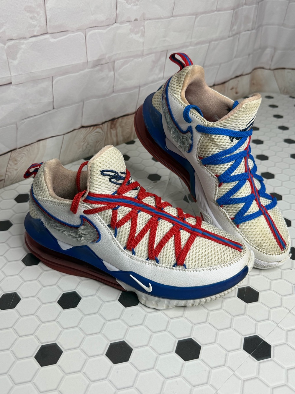 Nike LeBron 17 Low “Whats up Doc “ Basketball Sneakers | Men’s Size‎ 7